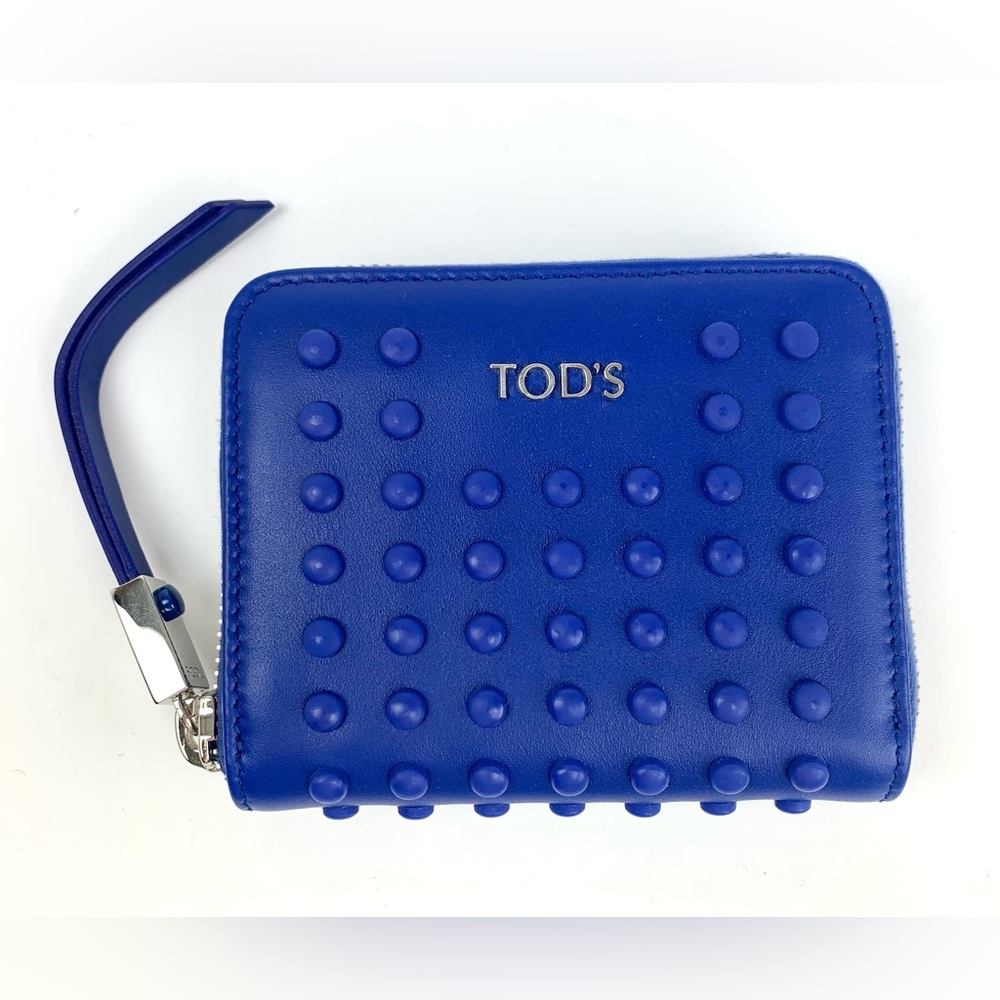 NWT, Tod’s Gommino zip around wallet.